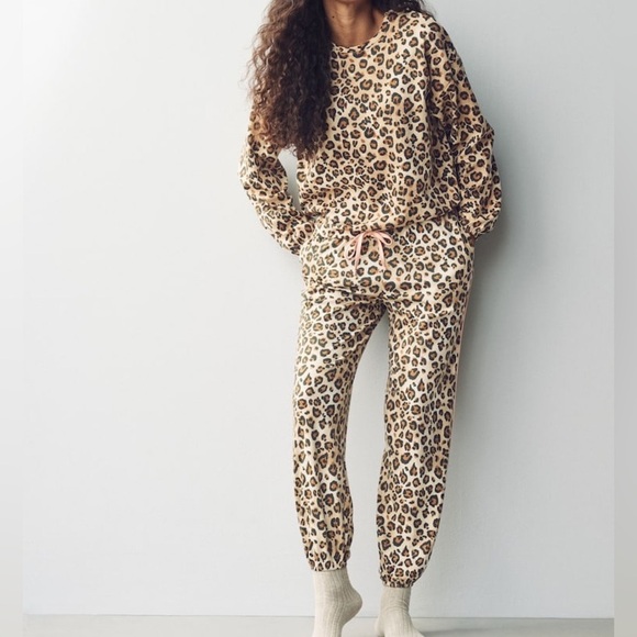 Love University Leopard Print Lounge Set Cropped Bubble Top Elastic Band Ankle - Picture 10 of 11